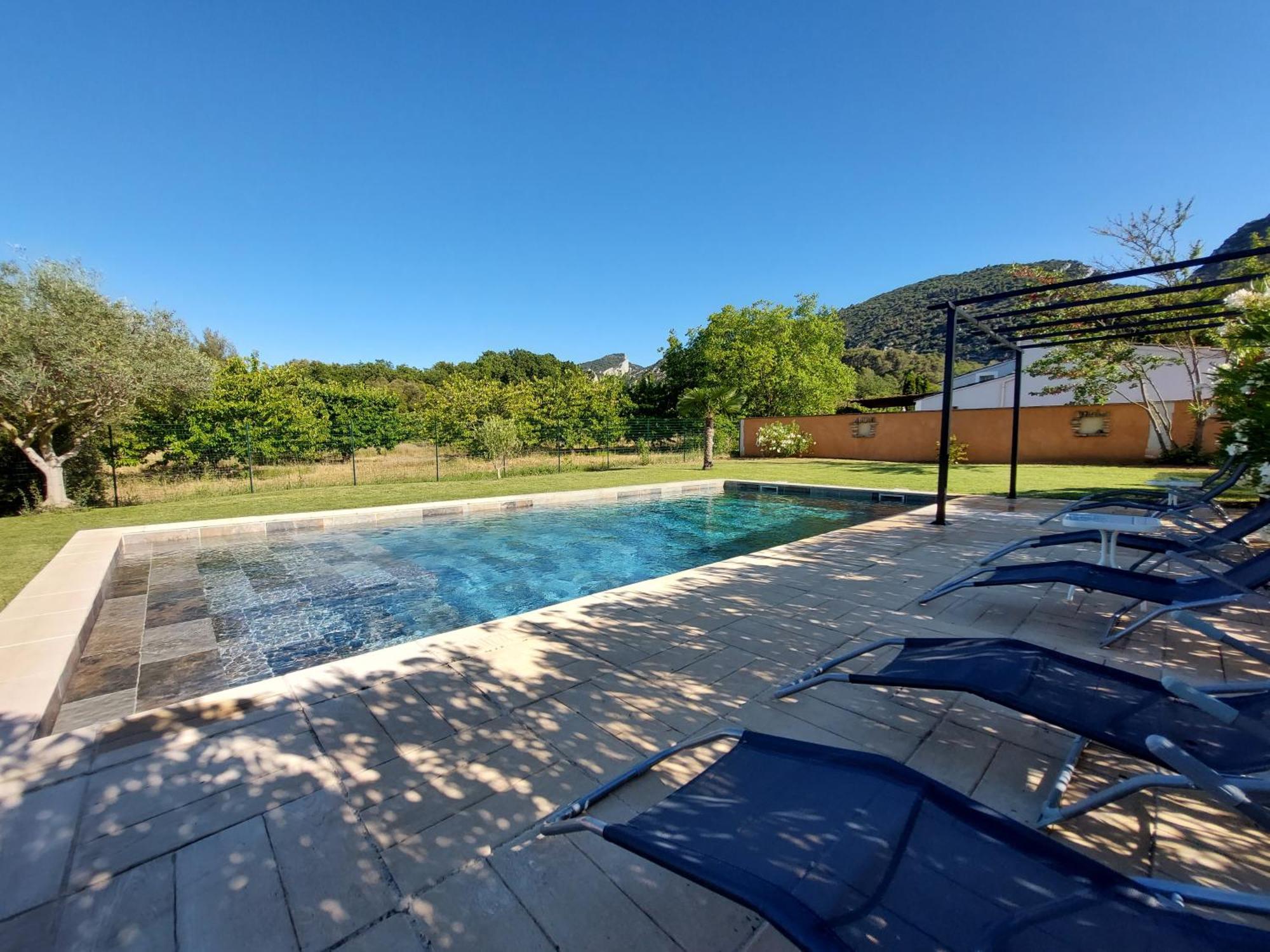 En Provence, Luberon, Villa Avec Piscine A Maubec Exterior photo