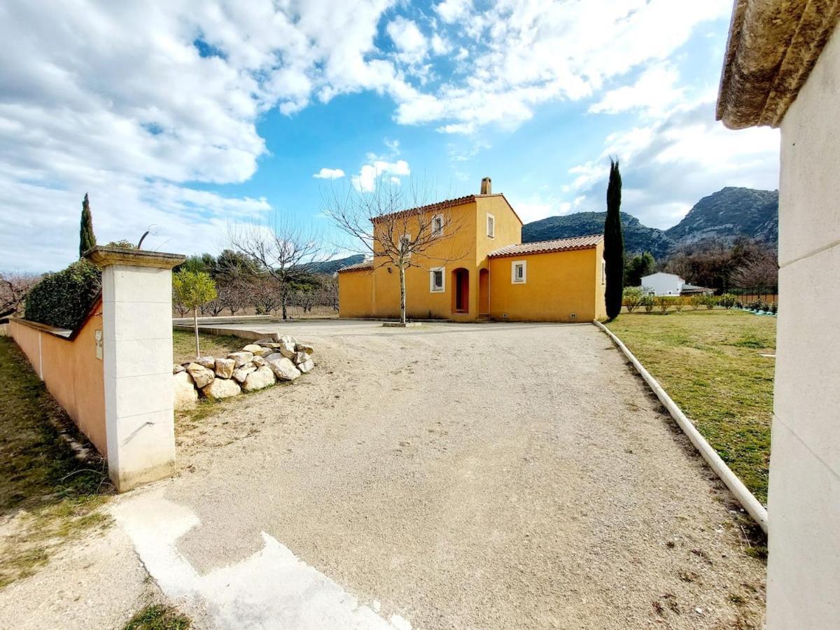 En Provence, Luberon, Villa Avec Piscine A Maubec Exterior photo